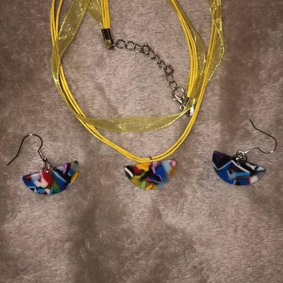 Yellow/Multicolor Necklace Set - Picture 2 of 3